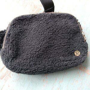 Lululemon Everywhere Belt Bag Fleece Sherpa Black silver tone Hardware